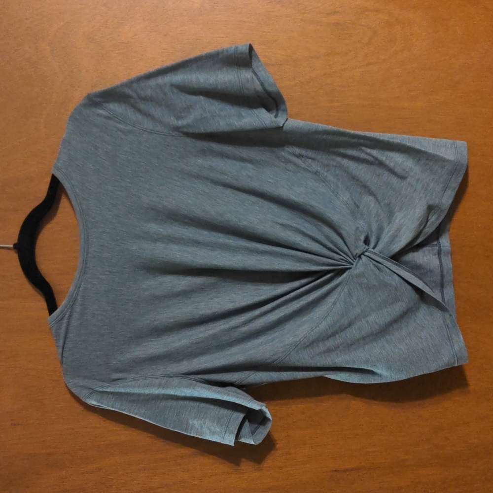 lululemon Size 6 wrap front/cross front/knot front  tee shirt